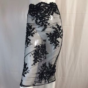 BLACK LACE SKIRT
